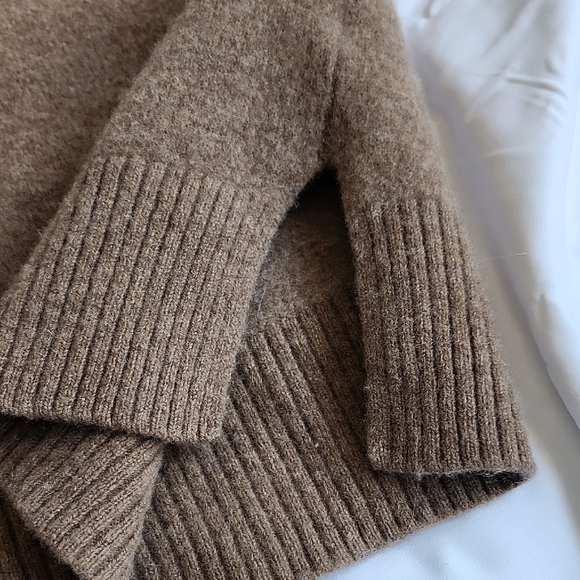 Everlane Brown Crewneck Sweater with Relaxed Fit - Picture 8 of 11